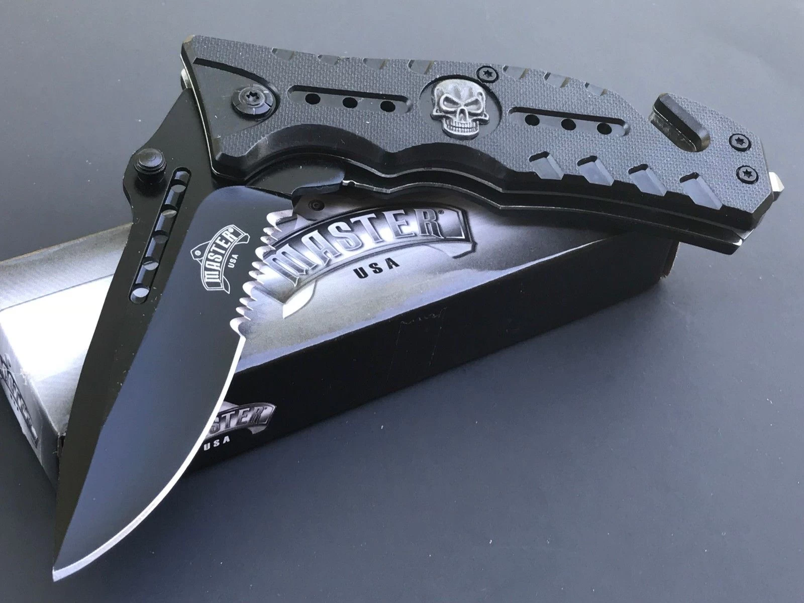 8" Master USA Punisher Skull Handle Pocket Knife (MU-A010BK) - Image 9