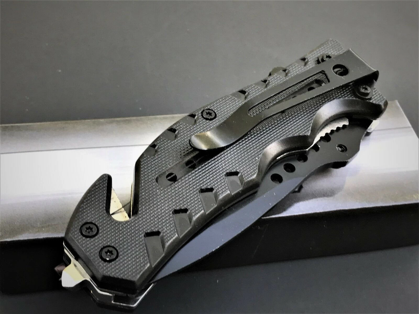 8" Master USA Punisher Skull Handle Pocket Knife (MU-A010BK) - Image 7