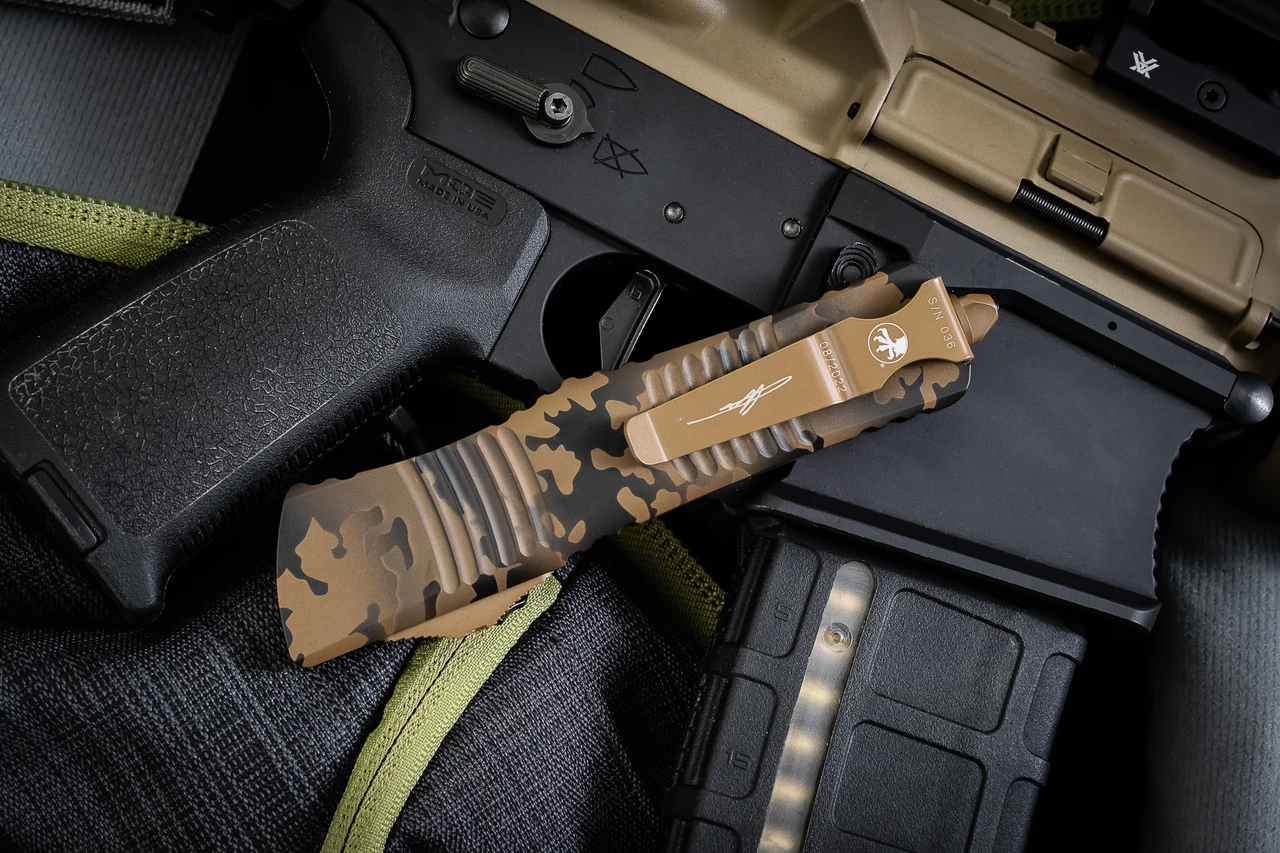 Microtech Combat Troodon Coyote Tan Camo Cerakote OTF Automatic Knife 3.8" Tan Camo Dagger Serrated 142-3CCS - Image 3