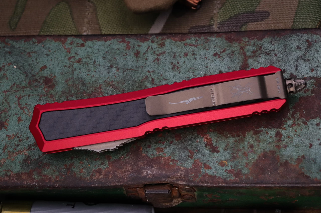 Microtech Makora OTF Automatic Knife Red Carbon Fiber Inlay 3.25" Bronze Dagger (Nickel Boron Internals) 206-13RDCFIS - Image 2